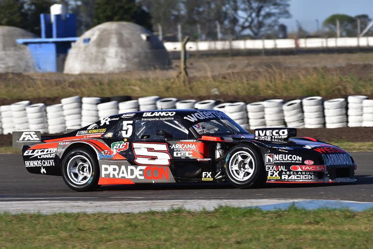 La Chevy de Ledesma en Rafaela, el autódromo de dibujo más rápido del país.