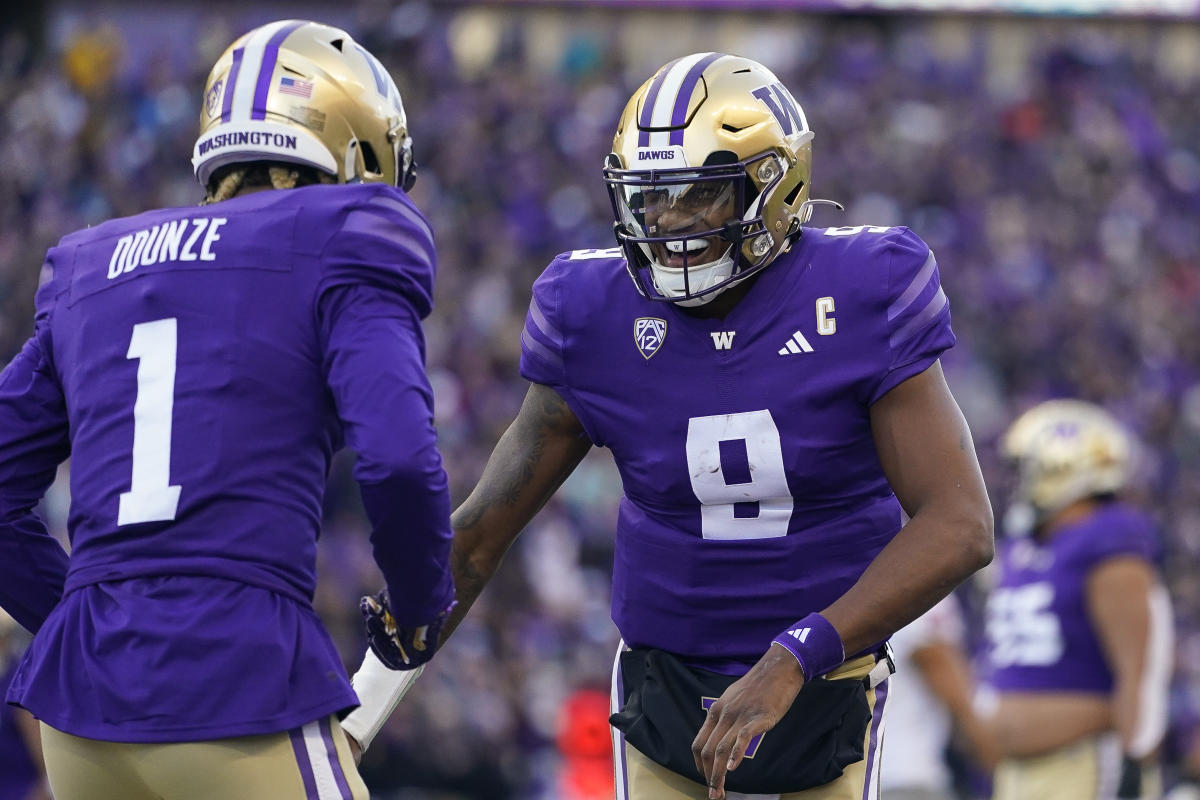 No. 4 Washington stays undefeated with last-second 24-21 victory over rival Washington State