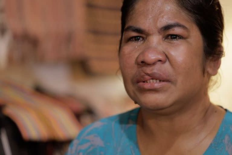 A Meriance Kabu le brotan las lágrimas cuando recuerda su historia de abuso en Kuala Lumpur