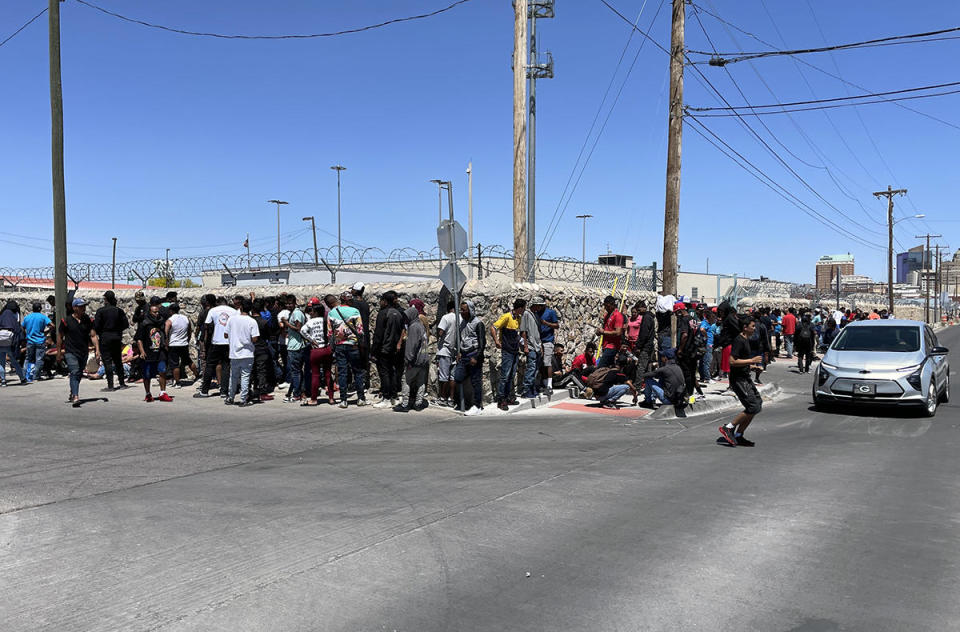 Migrants line up at the Paso del Norte port of entry to be processed by Border Patrol agents in Texas. / Credit: Camilo Montoya-Galvez/CBS News