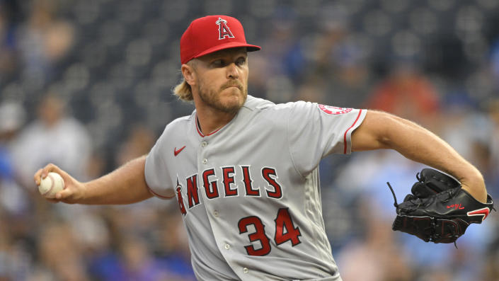 Los Angeles Angels starting pitcher Noah Syndergaard throws during the first inning of a baseball game against the Kansas City Royals, Monday, July 25, 2022, in Kansas City, Mo. (AP Photo/Reed Hoffmann)