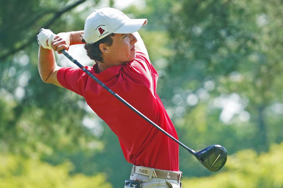 Narragansett's Sebastian Carlsson had a terrific round Tuesday at the RIIL Golf Championships, making five birdies in his 1-under 70 that has him tied for first place with Coventry's Sam Fuentes.