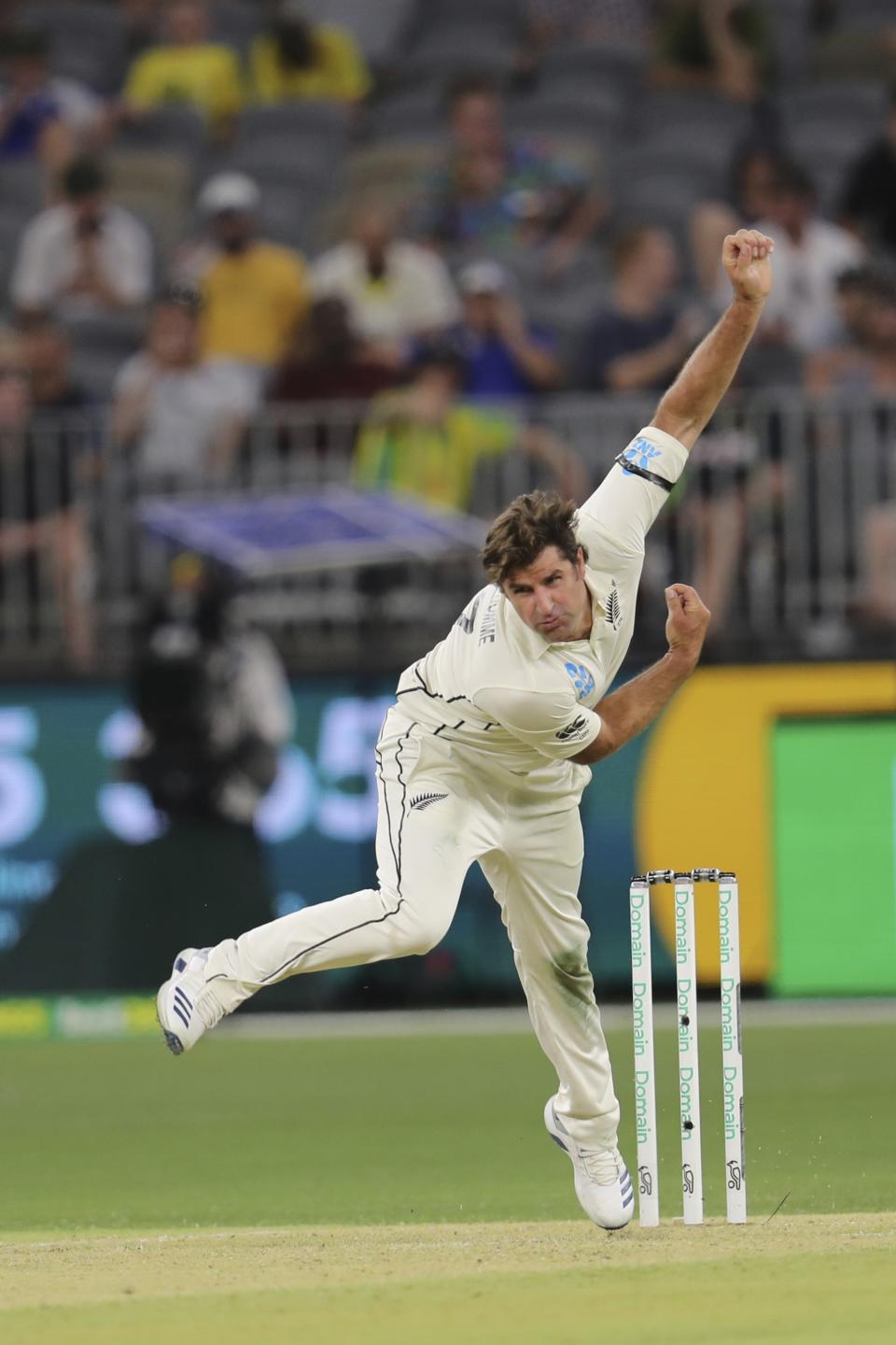 New Zealand's Colin de Grandhomme bowls during play in their cricket test against Australia in Perth, Australia, Thursday, Dec. 12, 2019. (AP Photo/Trevor Collens)