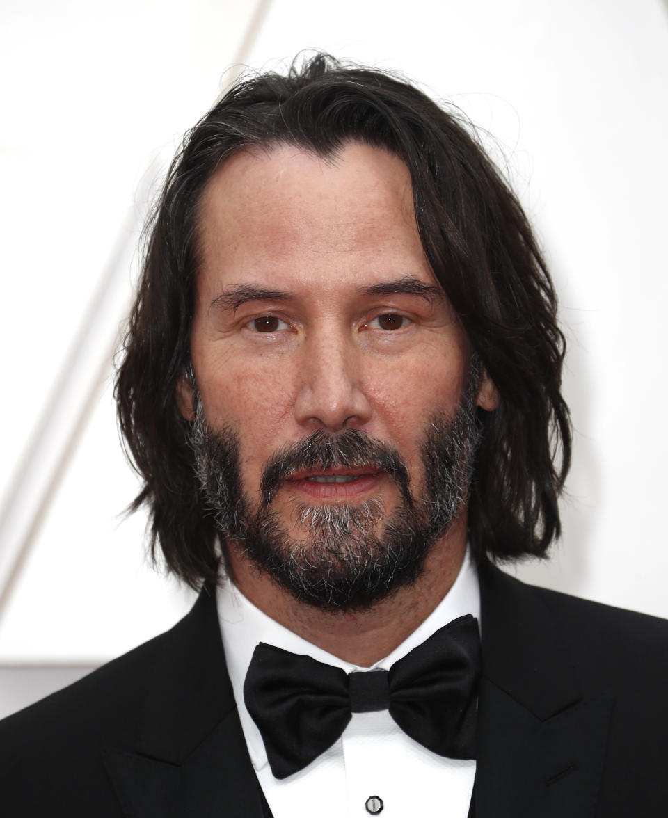 Das hier ist der echte Keanu Reeves. Hier im Gala-Outfit bei den diesjährigen Oscars, ab Mai 2021 wieder als Neo in der Matrix zu sehen. (Bild: REUTERS/Eric Gaillard)