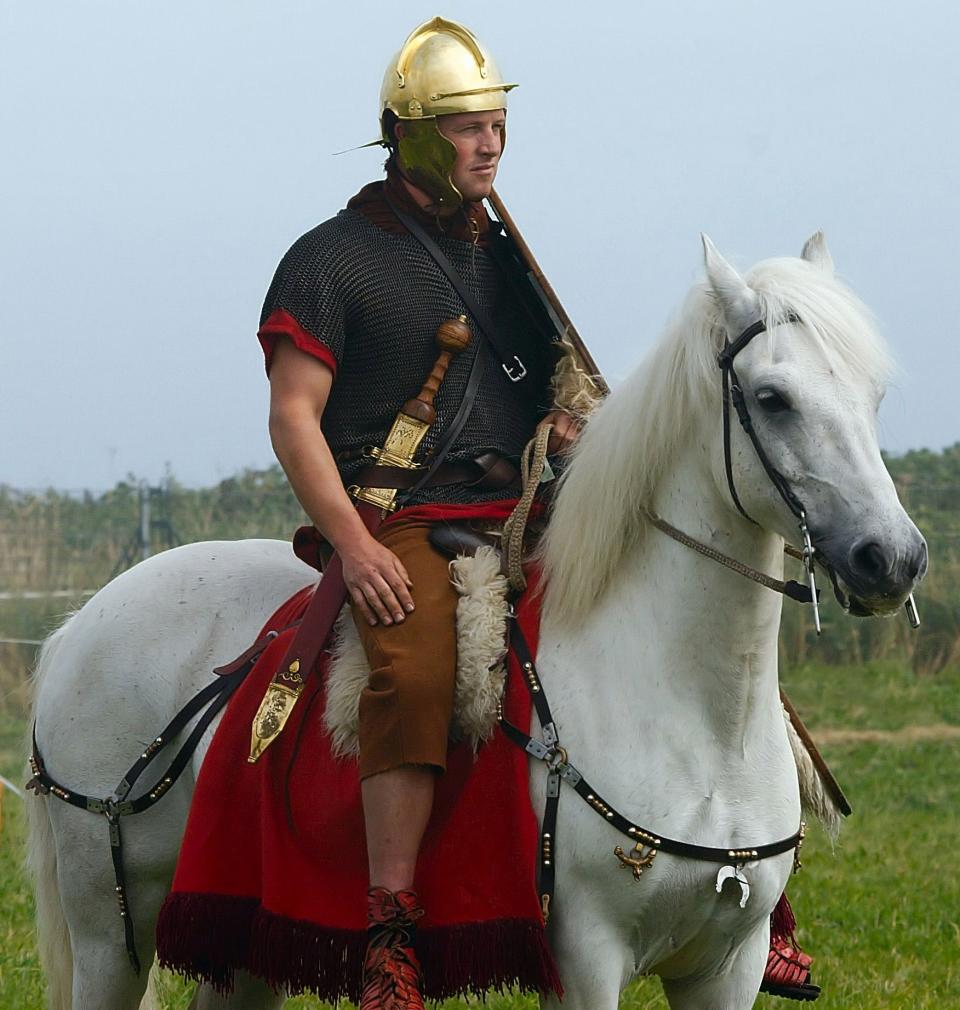 Roman cavalry reenactor wearing a replica <em>spatha</em>. <em>David Friel via Wikimedia Commons, CC-BY-2.0</em>