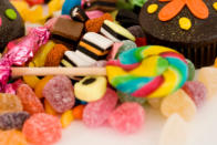 <b>Avoid sweets</b><br> Avoid heavily processed, fast-burning foods that contain refined carbohydrates (sugar and white flour), as well as fatty food like cakes, biscuits, chocolates and sweets.