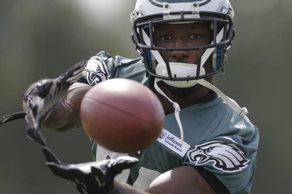 Eagles receiver Jason Avant catches a pass during a 2013 practice in Philadelphia.