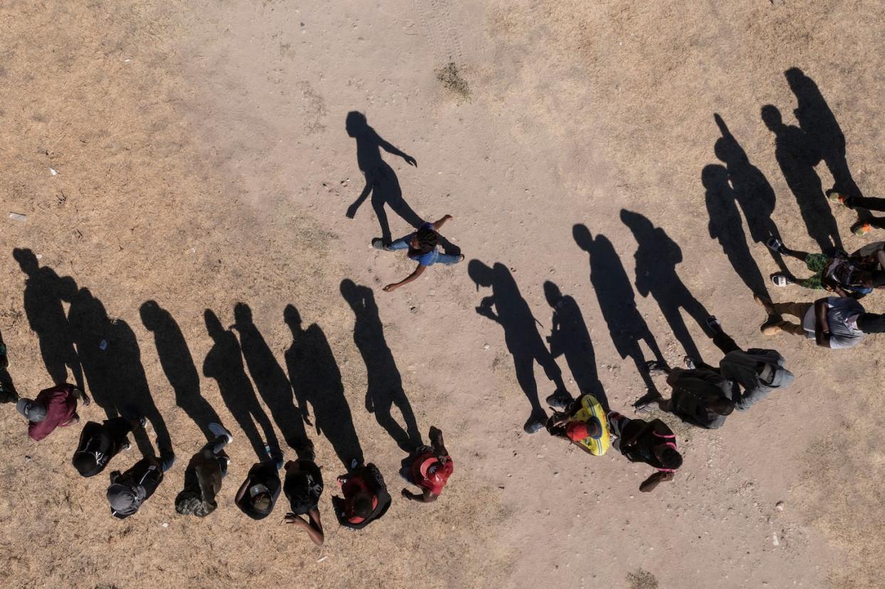 Haitian migrants wait in a line to receive food in Coahuila state, Mexico, in 2021. <a href="https://media.gettyimages.com/id/1235448842/photo/topshot-mexico-us-haiti-migration.jpg?s=1024x1024&w=gi&k=20&c=P6gsYIeQD167feJkAerRN8rPN78Nry3greIZN6tLRDM=" rel="nofollow noopener" target="_blank" data-ylk="slk:Pedro Pardo/AFP via Getty Images;elm:context_link;itc:0;sec:content-canvas" class="link ">Pedro Pardo/AFP via Getty Images</a>