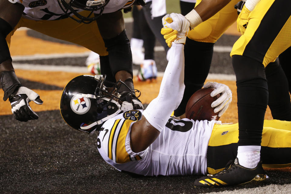 Pittsburgh Steelers wide receiver Antonio Brown after his game-tying touchdown against the Bengals. (AP)