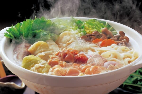 以名古屋交趾雞製作的愛知縣鄉土料理「水炊鍋（水炊き鍋）」。　©PIXTA