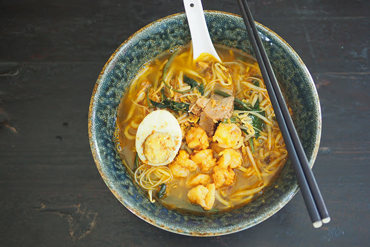 Drop by this stall at PJ's Section 17 food court for old-fashioned 'prawn mee' with a light, fragrant broth, fresh prawns and sliced pork — Pictures by Lee Khang Yi