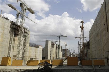 Idle cranes are seen during an organize tour by the Panama Canal authorities to the construction site of the Panama Canal Expansion project on the Pacific side in Panama City February 5, 2014. REUTERS/Carlos Jasso