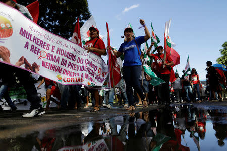 Protestors attend a protest against Brazilian Social Welfare reform project from government, in Brasilia, Brazil March 15, 2017. REUTERS/Ueslei Marcelino