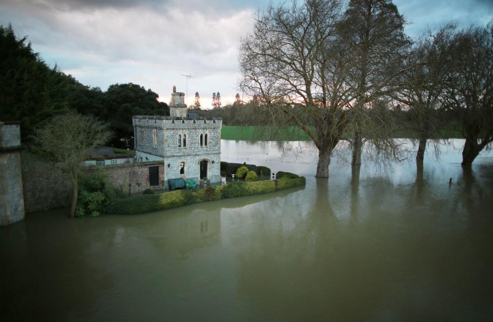 River Thames Floods West Of London Threatening Thousands Of Homes