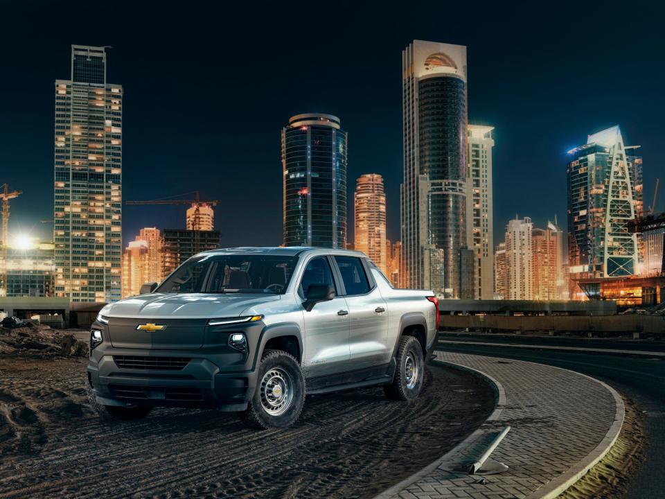 EMBARGO 1/5 DNP: 2024 Chevrolet Silverado EV