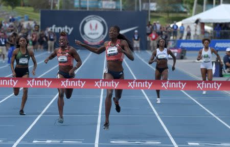 Jun 23, 2018; Des Moines, IA, USA; Shakima Wimbley (center) wins the women's 400m during the USA Championships at Drake Stadium. From left: Courtney Okolo, Jessica Beard, Wimbley, Jasmine Blocker and Kiana Horton of Baylor. Kirby Lee-USA TODAY Sports