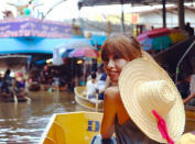 <p>Principalmente, porque no es tan turístico como otros mercados flotantes y solo está a poco a más de una hora en coche desde Bangkok. (Foto: Instagram / <a rel="nofollow noopener" href="https://www.instagram.com/p/BZI0SSBAoLl/" target="_blank" data-ylk="slk:@owlchiao;elm:context_link;itc:0;sec:content-canvas" class="link ">@owlchiao</a>). </p>