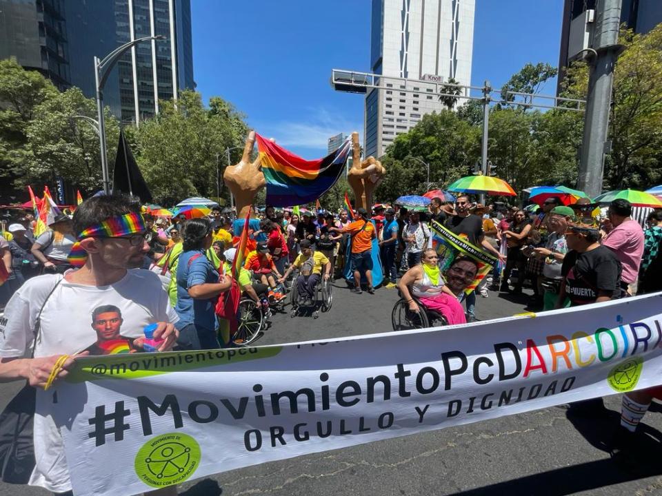 Personas con discapacidad de la comunidad LGBT+ estaban al frente de la marcha. Foto: Ana Estrada.