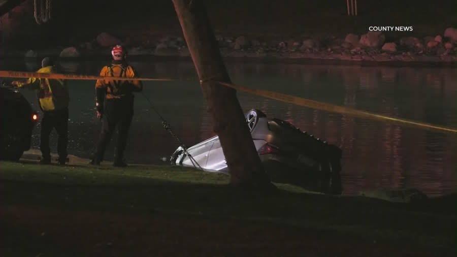 Woman dead after vehicle crashes into lake in Irvine 