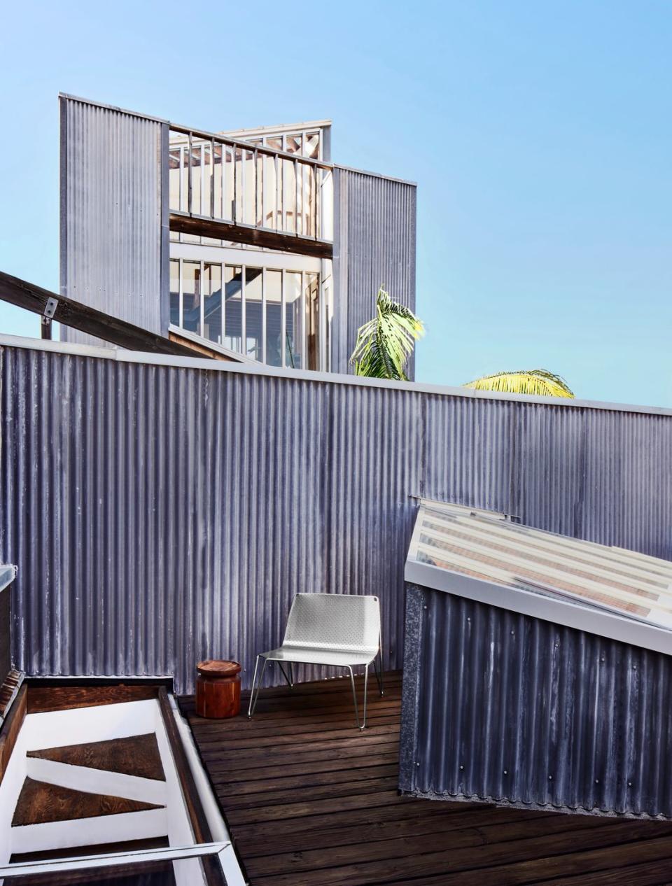 the rooftop terrace of the spiller house, an early frank gehry design, in venice, california frankly iconic german expat florian marquardt brings his minimalist sensibility to an early frank gehry house in venice, california 