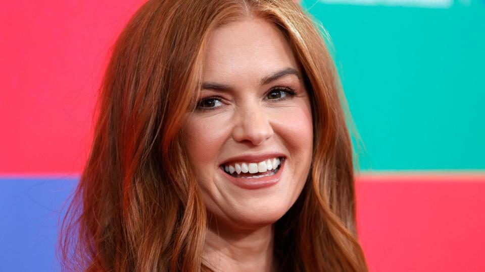 Isla Fisher showing the makeup mistakes every woman over 40 should avoid