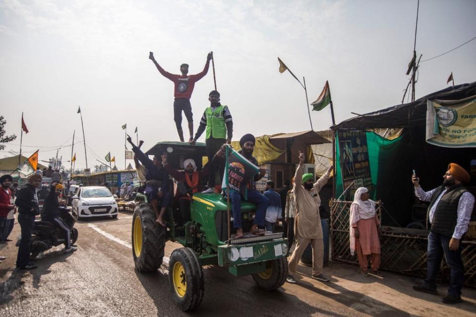 Farmers celebrate after India's Prime Minister announced to repeal three agricultural reform laws that sparked almost a year of huge protests by farmers across the country in Singhu (Getty Images)