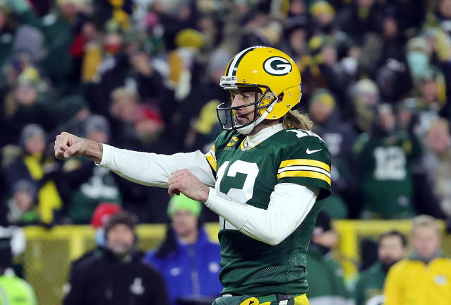 Rodgers, Packers crush Vikings, clinch top playoff seed 