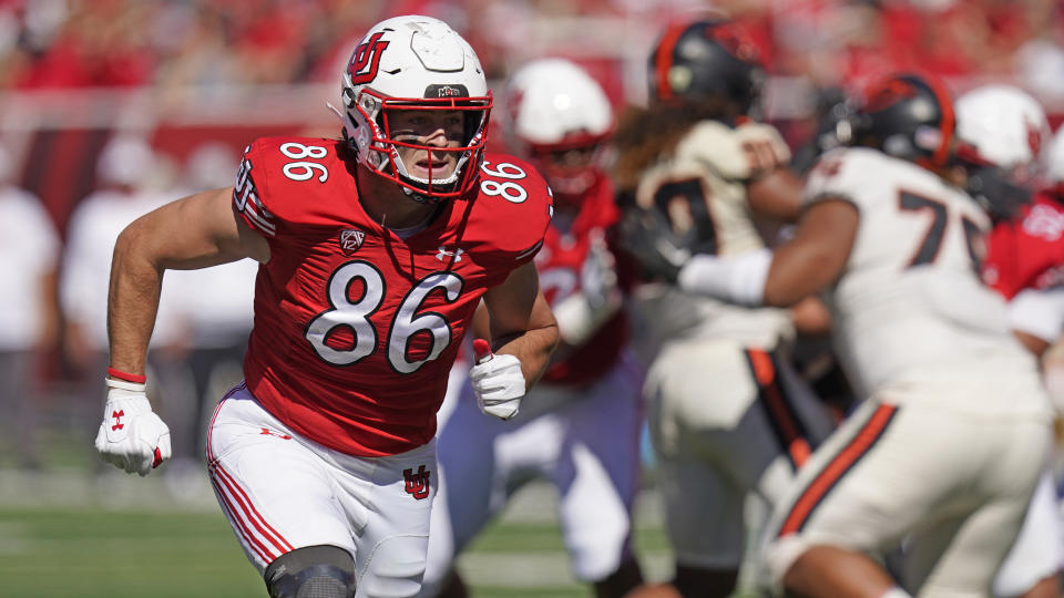 Utah tight end Dalton Kincaid (86) runs downfield during the second half of an NCAA college football game against Oregon State Saturday, Oct. 1, 2022, in Salt Lake City. (AP Photo/Rick Bowmer)