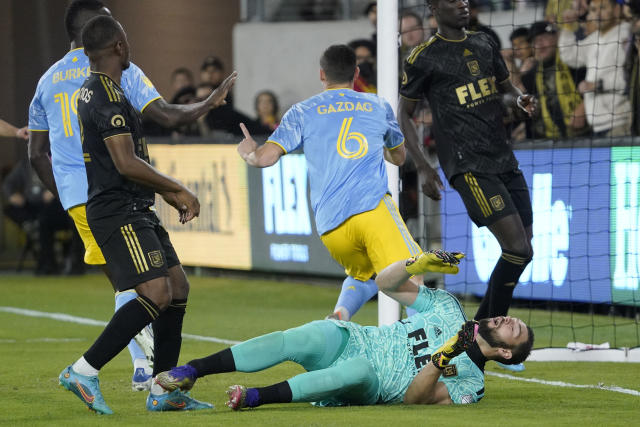 Escobar scores tying goal for LAFC in 2-2 tie with Union