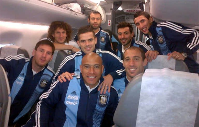 En vuelo: Messi, Coloccini, Clemente, Gago, Mascherano, Zabaleta Lavezzi y Di María