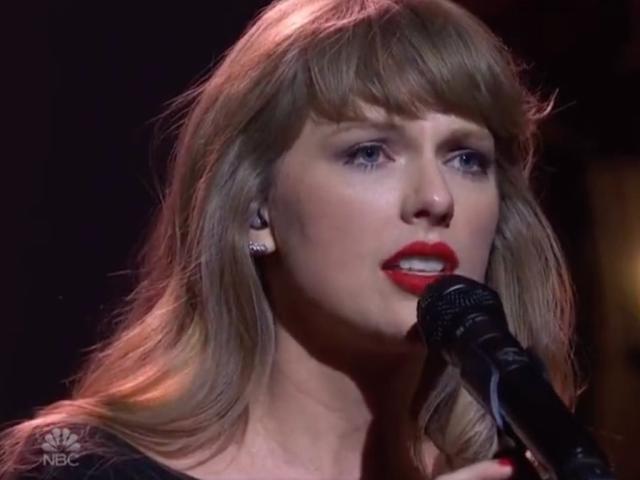 Taylor Swift Performs on 'SNL': See the Best Fan Reactions