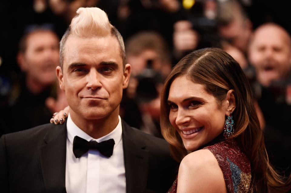 Robbie Williams war das, der Ayda Field dann tatsächlich 2010 zu seiner Ehefrau und in den Jahren darauf zur Mutter seiner Kinder machte. Ihr Liebesengel Cameron Diaz wurde inzwischen ebenfalls verkuppelt, ... (Bild: Getty Images / Ian Gavan)