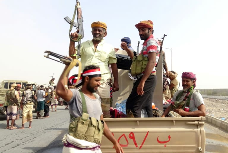 Yemeni pro-government forces on the eastern outskirts of Hodeida on November 9, 2018