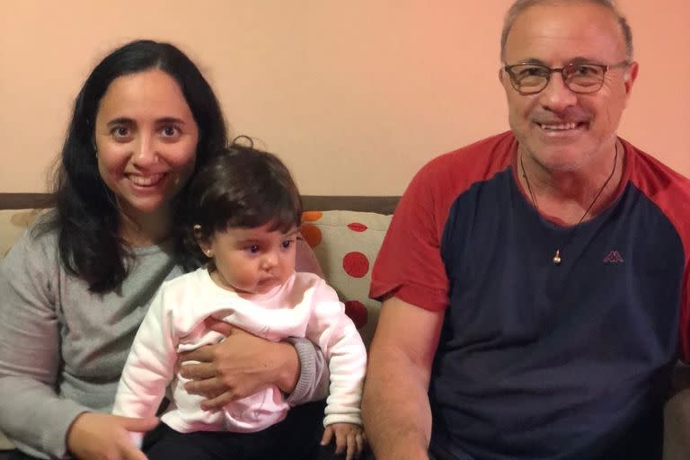 Con su hija Gisela y la pequeña Elenita, la primera nieta del Vasco