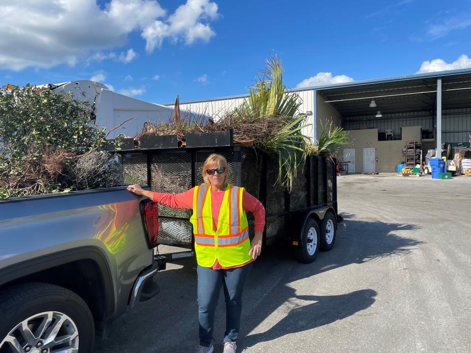 Bradenton Mayor Gene Brown and his wife, Gina, personally helped pick up excess yard waste around the city. Staff shortages because of COVID-19 cases have caused hardships for the city's yard waste and recycling services.