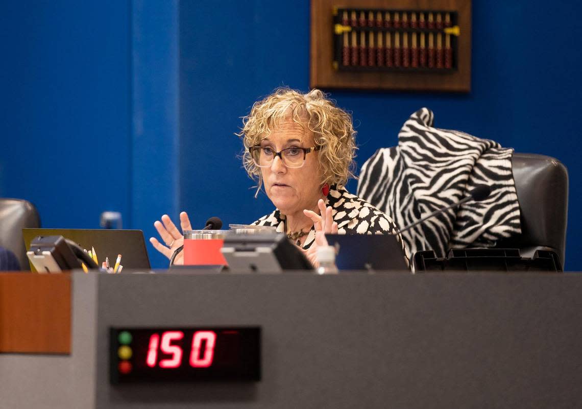 Broward County School Board member Nora Rupert warned the board about the community’s reaction to firing Vickie Cartwright, the Broward school superintendent, likening the board’s decision as a ‘carousel of crazy.’ The board voted 5-4 late Monday night to terminate Cartwright’s contract. Rupert voted against the measure, along with the three other elected board members, all women. The five men who voted to fire Cartwright were all appointed by Gov. DeSantis, and four of them will be off the board next week when four new board members are sworn in. MATIAS J. OCNER/mocner@miamiherald.com