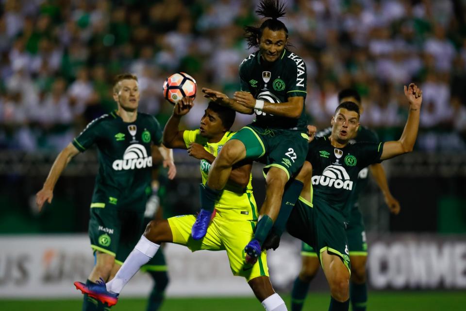 <p>Apodi (second right) of Chapecoense battles for the ball with Luis Ruiz (C) of Atletico Nacional </p>