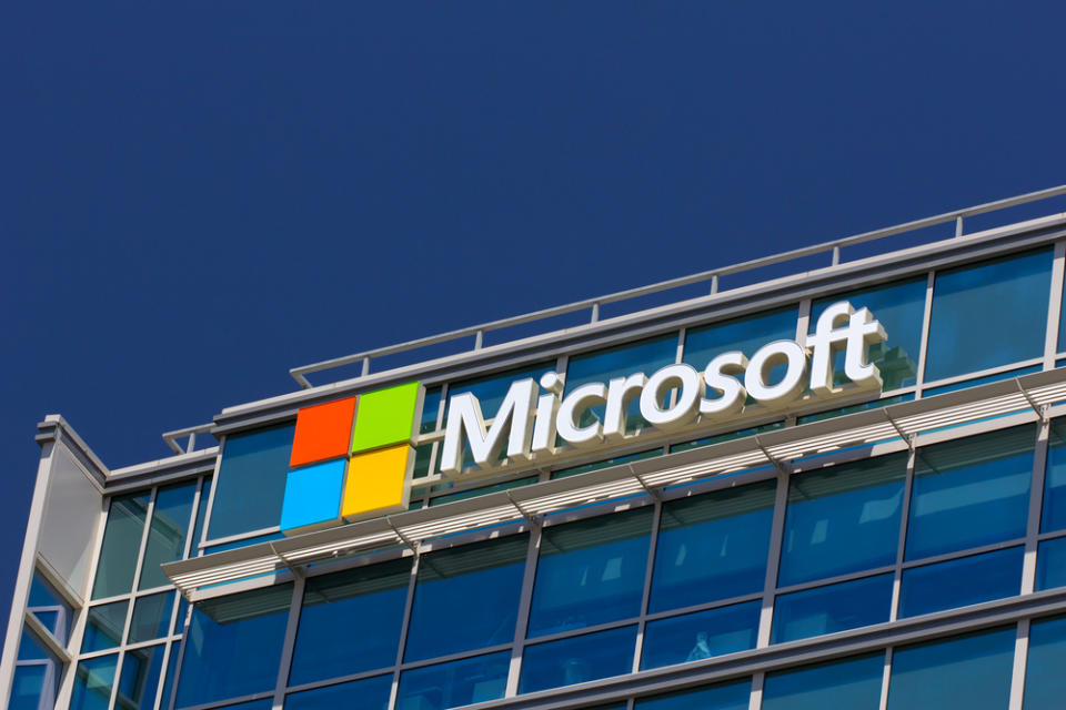 Forget Magnificent 7: Analysts are Talking About Microsoft Corporation (NASDAQ:MSFT) in ‘Big 10’ AI Stocks in 2024
