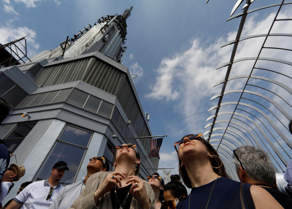 <p>People watch the solar eclipse from the observation deck of The Empire State Building in New York City, Aug. 21, 2017. (Photo: Brendan McDermid/Reuters) </p>