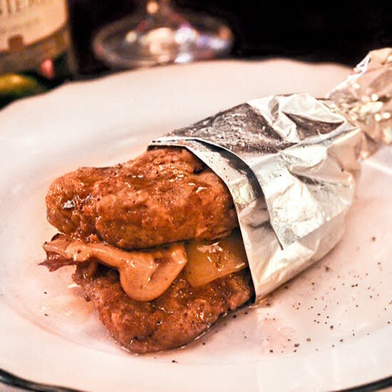 HD-201312-a-joe-beef-the-foie-gras-double-down.jpg