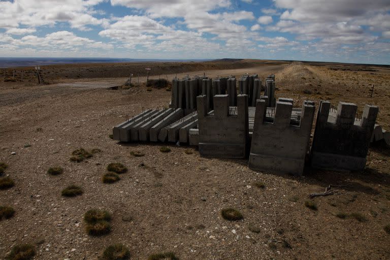 En noviembre de 2016, LA NACION recorrió la ruta 9. En la foto, materiales viales abandonados.