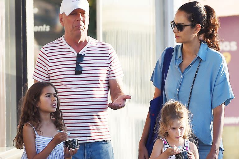 Bruce Willis y Emma Willis junto a sus dos hijas Evelyn Penn y Mabel Ray