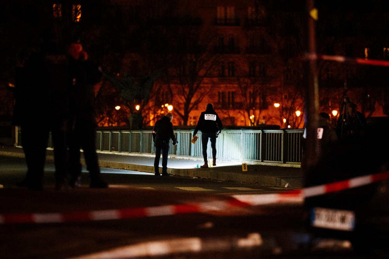 Photo prise le 3 décembre à proximité de la station de métro Bir Hakeim où une attaque au couteau et au marteau a fait un mort et deux blessés. 