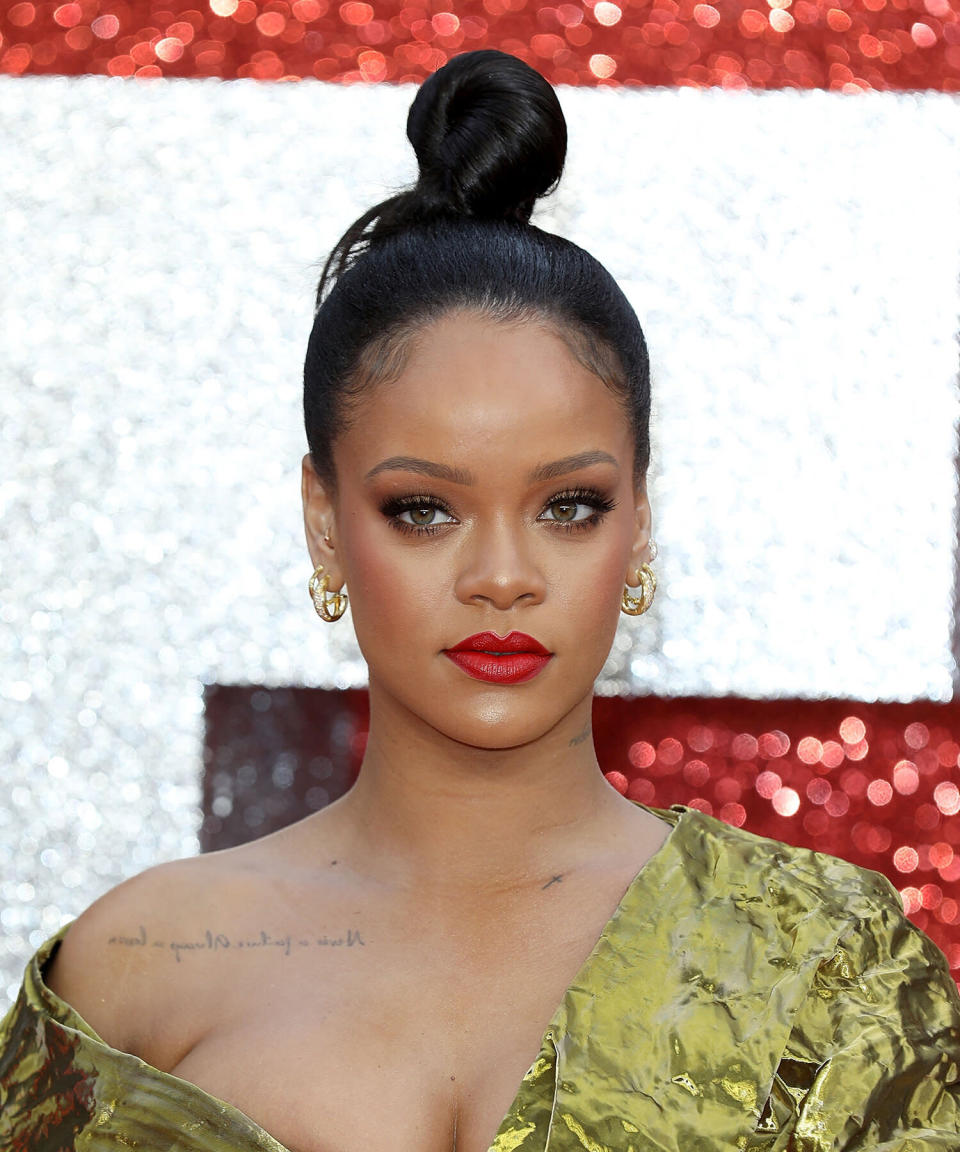 Rihanna trägt viele Tattoos - in eines hat sich ein Übersetzungsfehler eingeschlichen. (Bild: Getty Images)