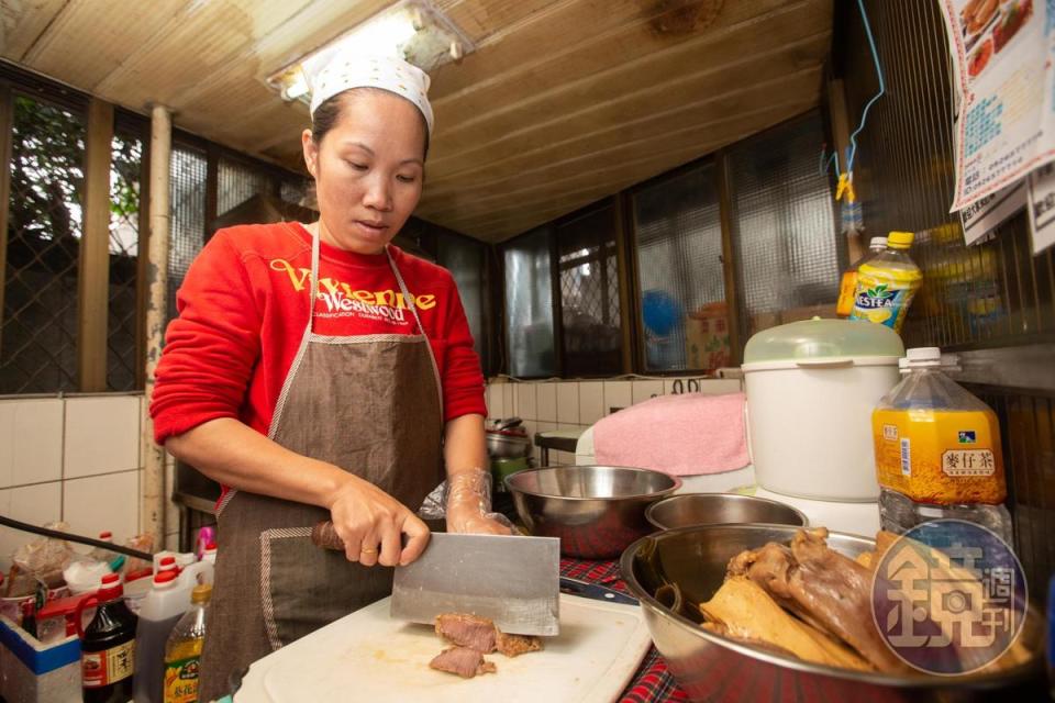 前夫家是文山區知名50年麵攤，陳籹穌習得台式滷味手藝，改良後自行創業。