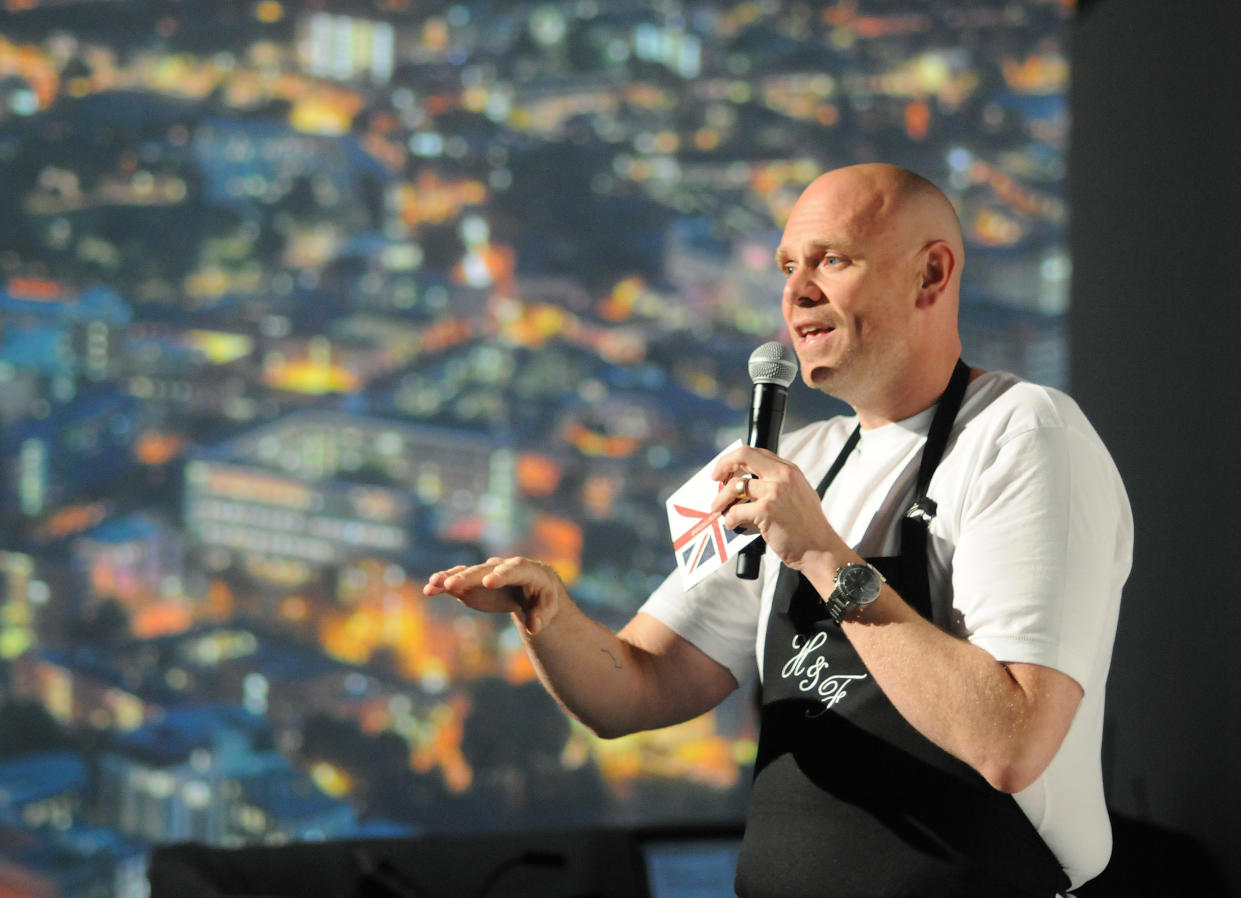 IMAGE DISTRIBUTED FOR BRITISH AIRWAYS VISA CREDIT CARD FROM CHASE - Two Michelin Star British chef Tom Kerridge speaks before a view of London during the "Bringing Britain Closer" immersive dining experience for British Airways Visa Credit Card from Chase cardholders, in New York on Thursday, Oct. 8, 2015.  (Jonathan Fickies/AP Images for British Airways Visa Credit Card from Chase)