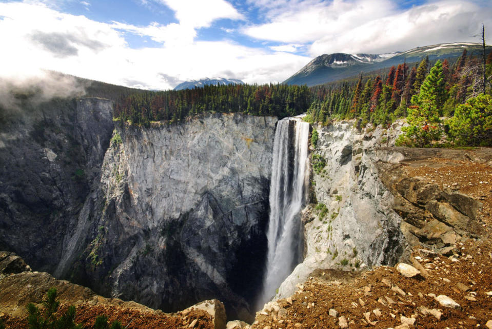 <p>Hunlen Falls, British Columbia, Canada, height 401 meters, 1,316 feet. (Philippe Henry/ Caters News)</p>
