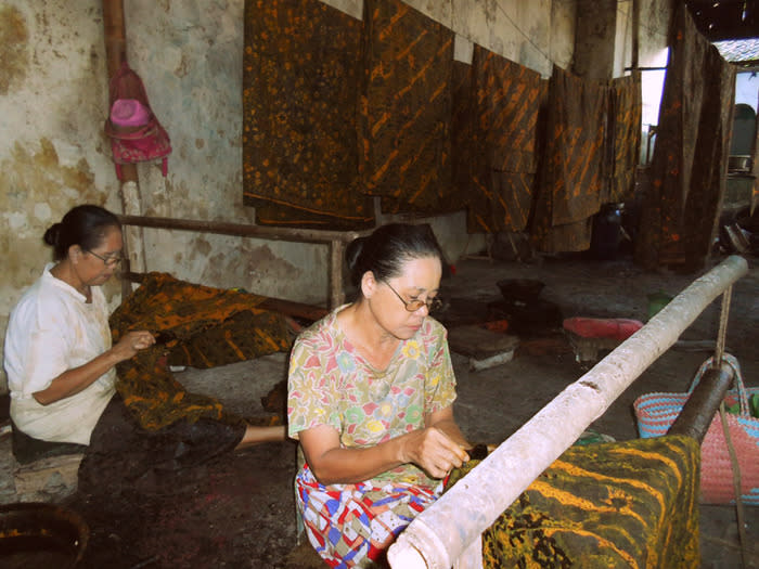 A photo story: The vibrant tale of Lasem’s hand-painted batik