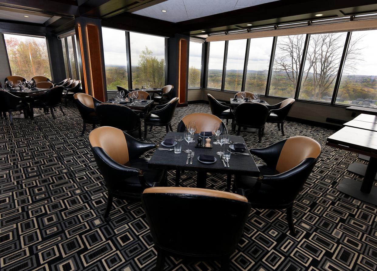 The view is still the star at Horizons Modern Kitchen & Wine Bar at Woodcliff Hotel & Spa.