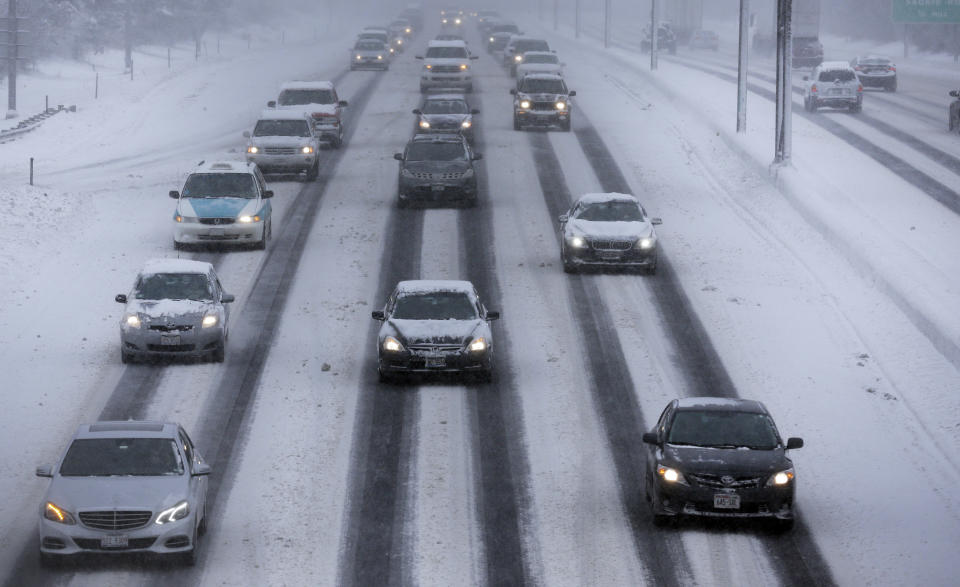Motorists drive along a snow covered northbound Interstate-94 in Chicago on Sunday, Jan. 5, 2014. Sunday night temperatures will drastically drop to about minus 20 degrees. (AP Photo/Nam Y. Huh)